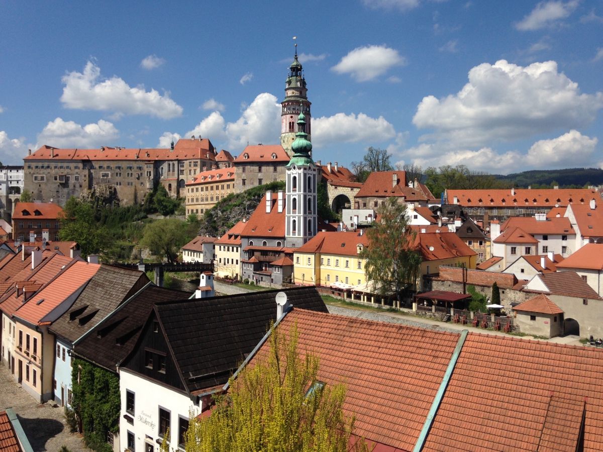プラハからバスで3時間かけてチェスキークルムロフへ。
どこを切り取っても童...