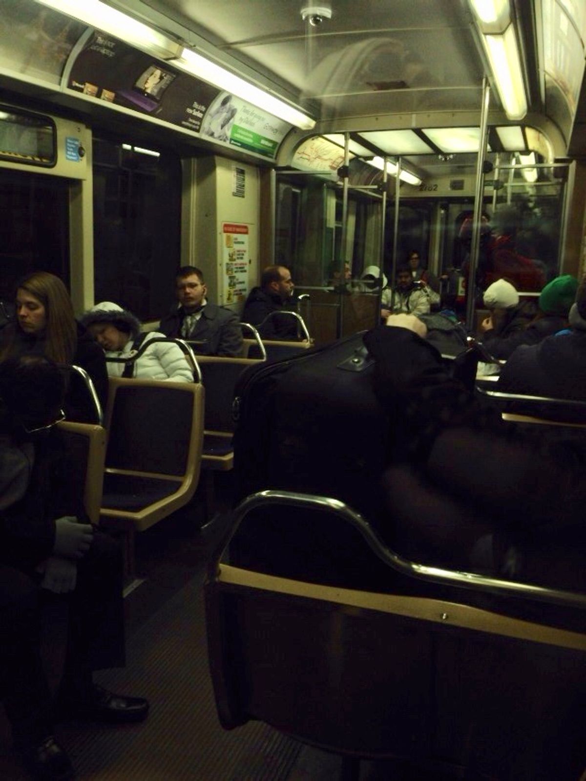 地下鉄の中はこんな感じ。