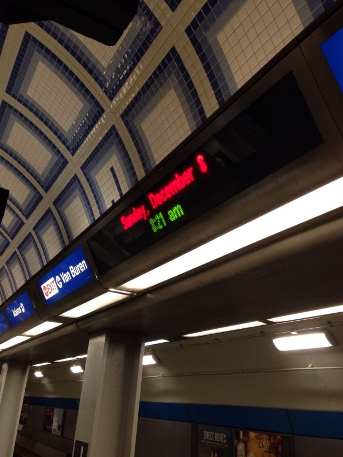 地下鉄の中はこんな感じ。