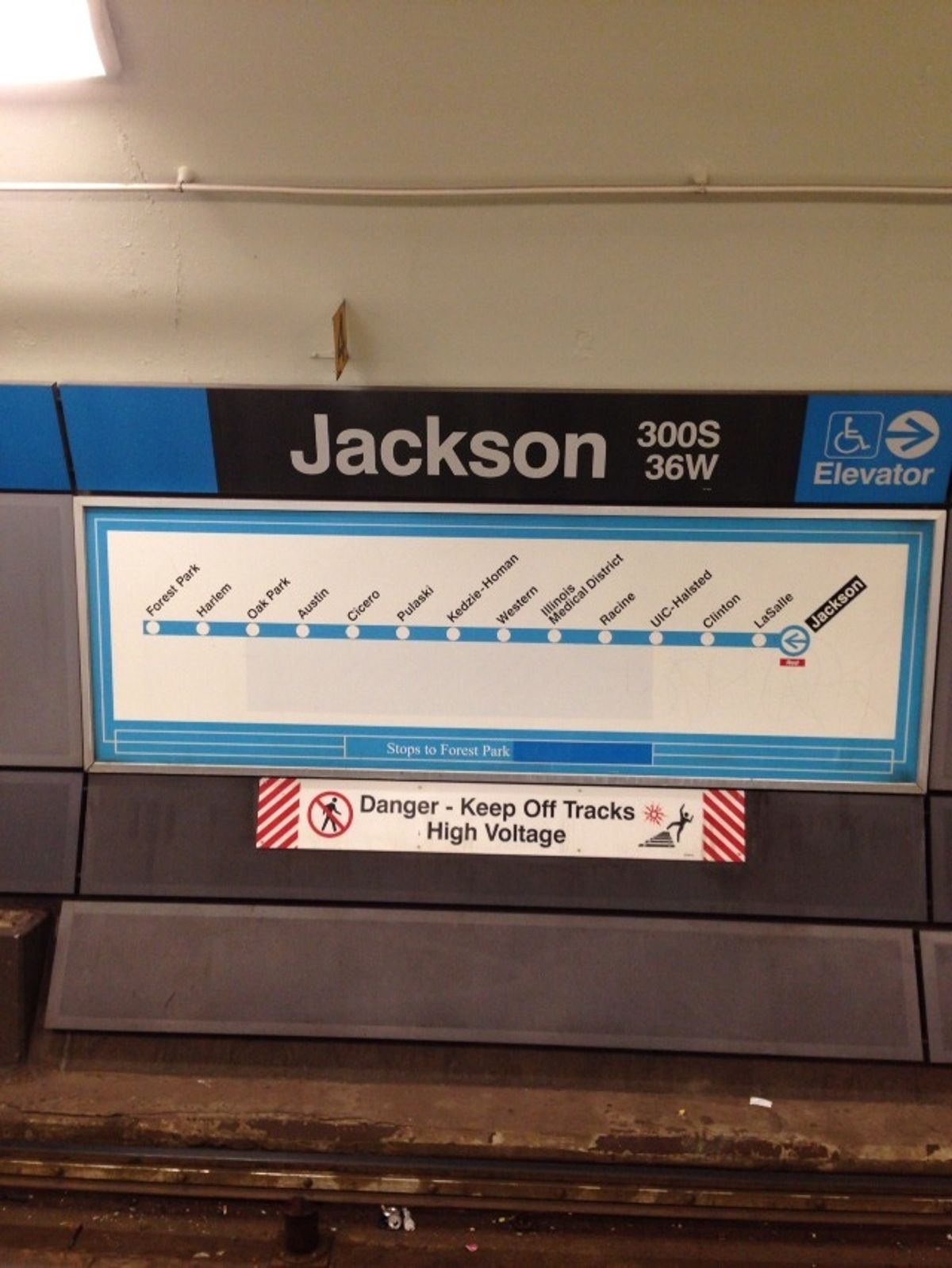 地下鉄の中はこんな感じ。