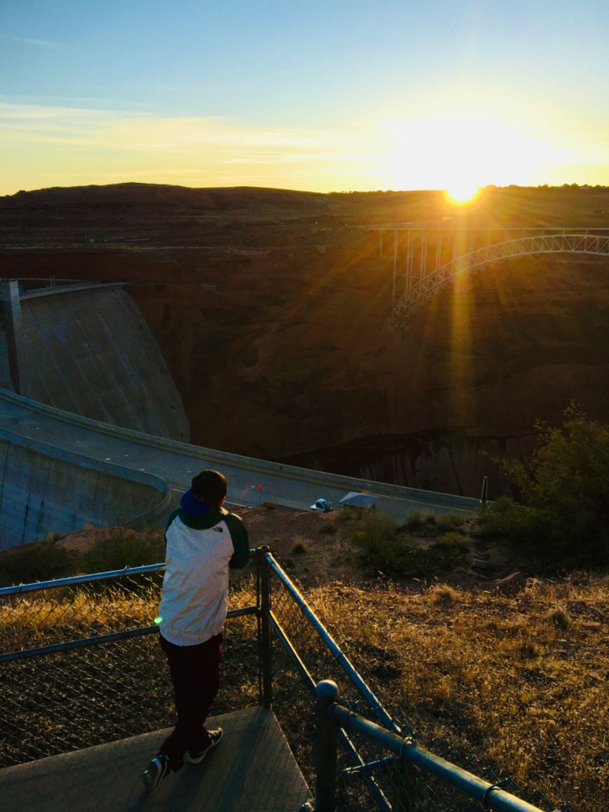 DAY4
Glen Canyon Dam
朝日が最高やった🌅
アメリカらし...