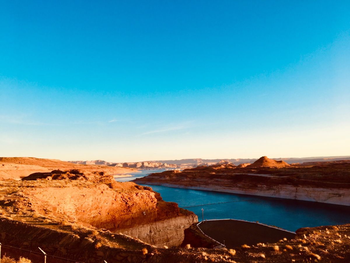 DAY4
Glen Canyon Dam
朝日が最高やった🌅
アメリカらし...