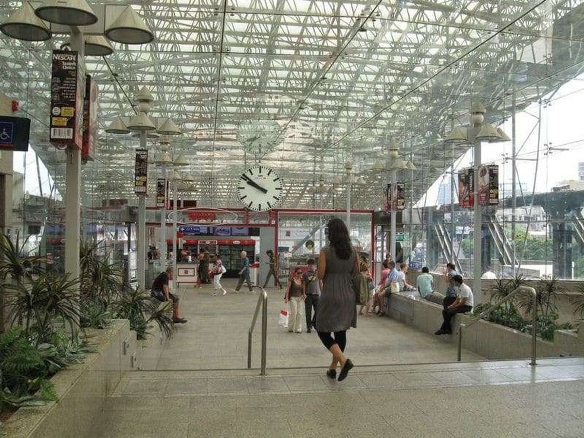 テルアビブ駅入口。洒落てます。

