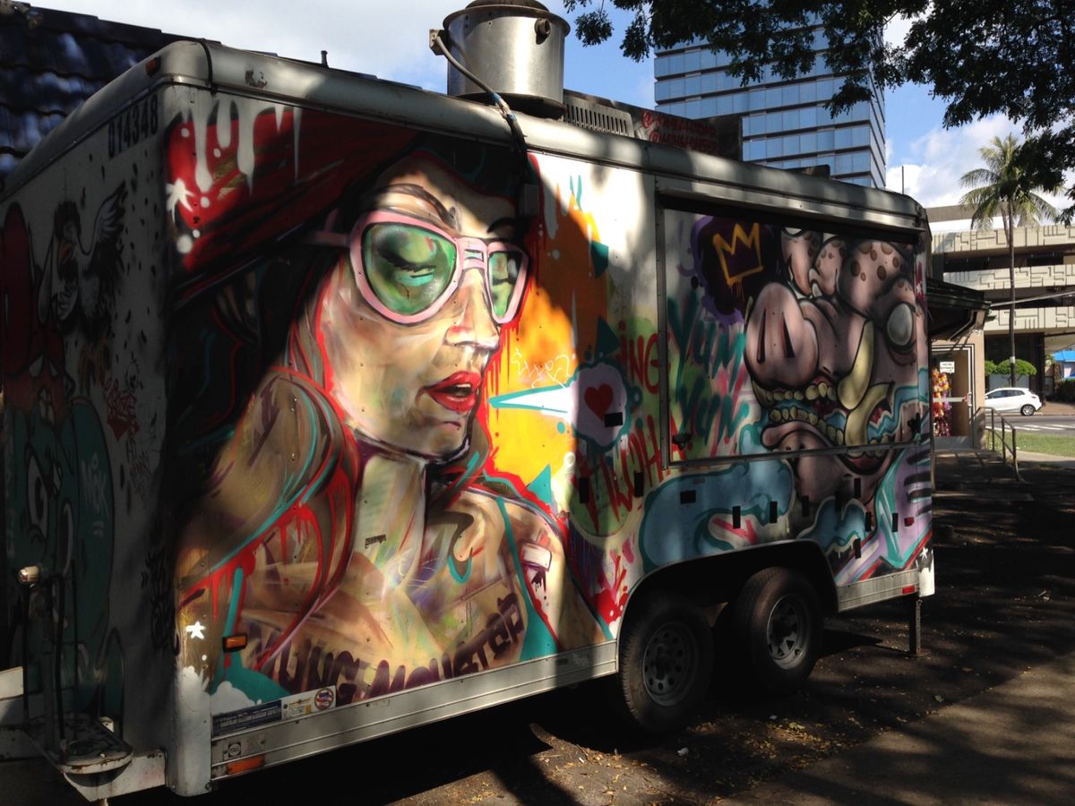 チェックインまで時間があったので、ワイキキ～アラモアナ方面をブラブラ。