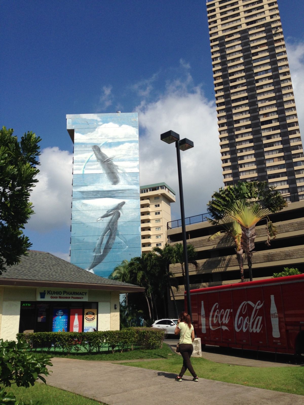 チェックインまで時間があったので、ワイキキ～アラモアナ方面をブラブラ。