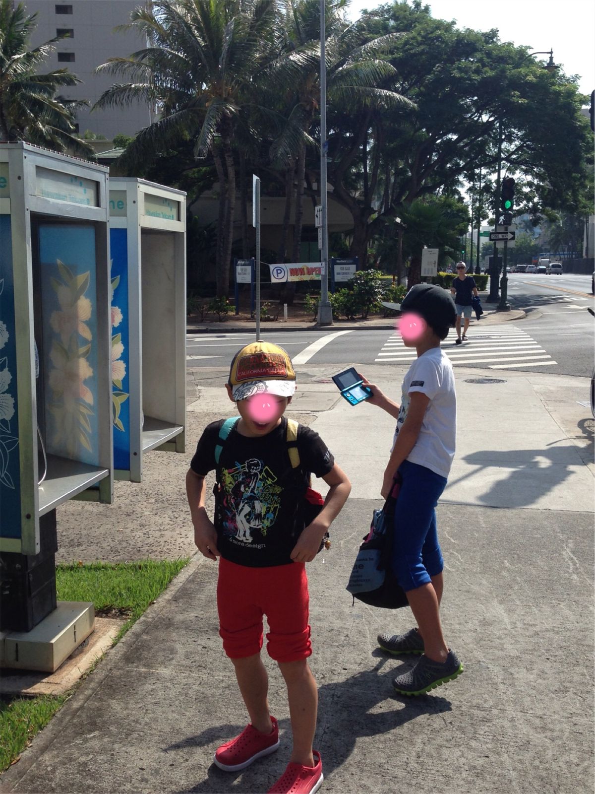 チェックインまで時間があったので、ワイキキ～アラモアナ方面をブラブラ。