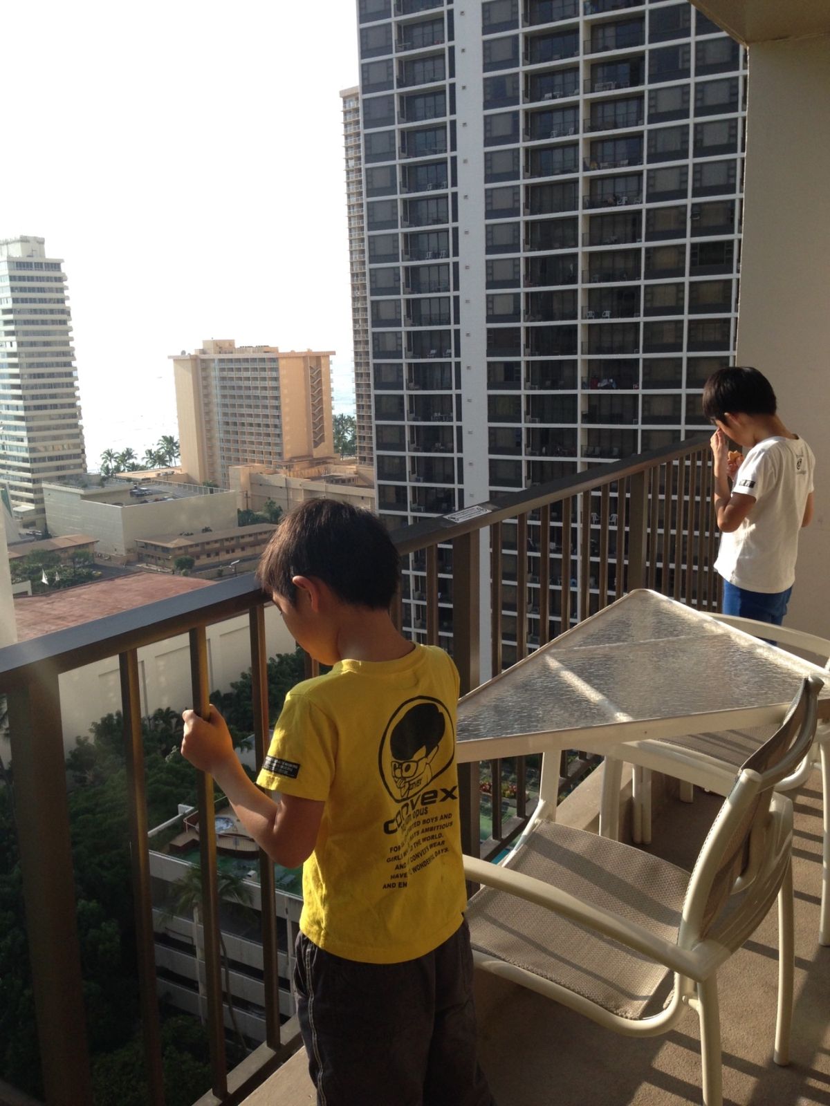 Warlmartで買い出し。
コンドミニアム滞在だから、食材節約のため。...