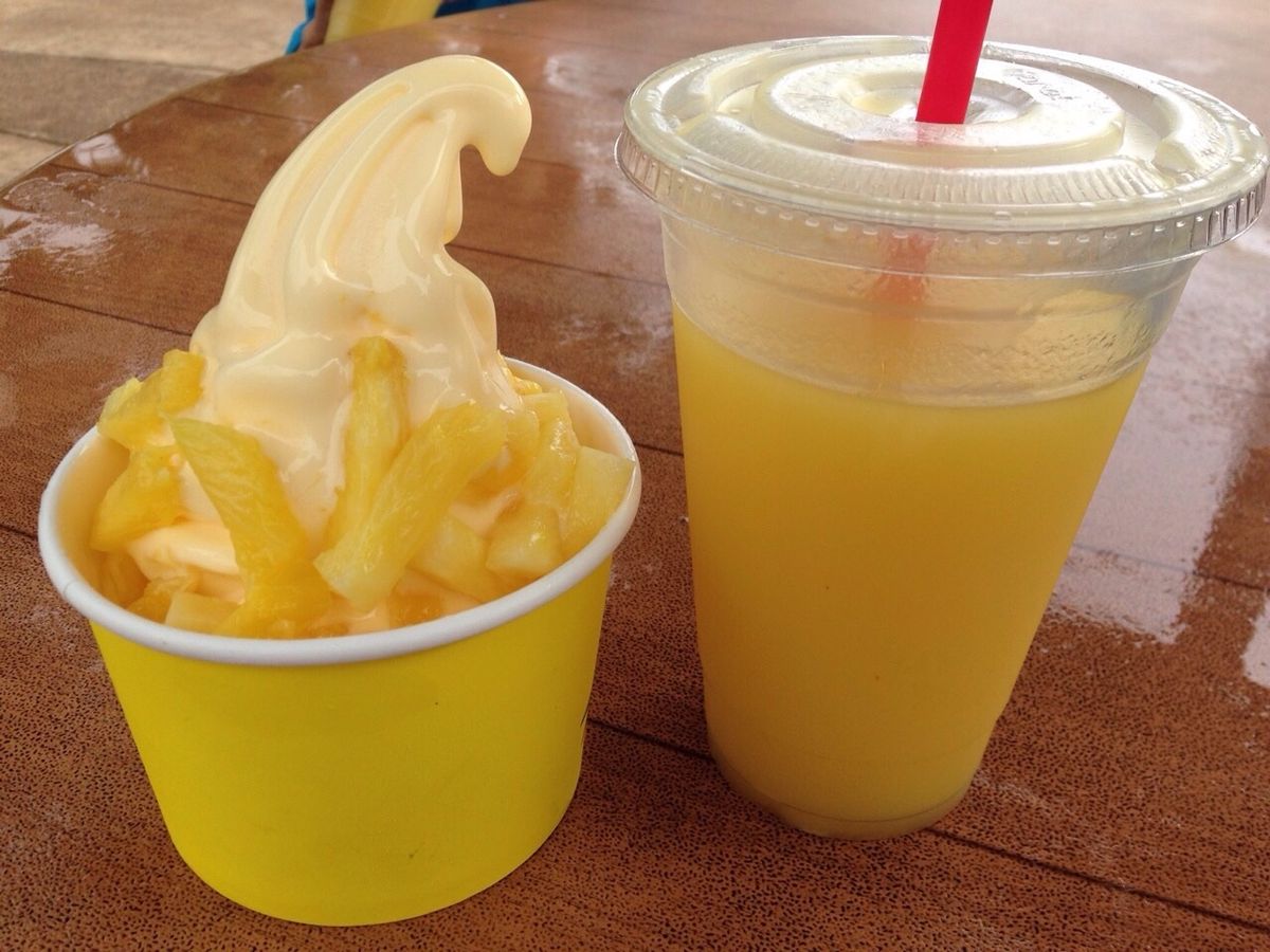 DOLEプランテーションでランチ
ここ来たらパイナップルジュースとアイス...