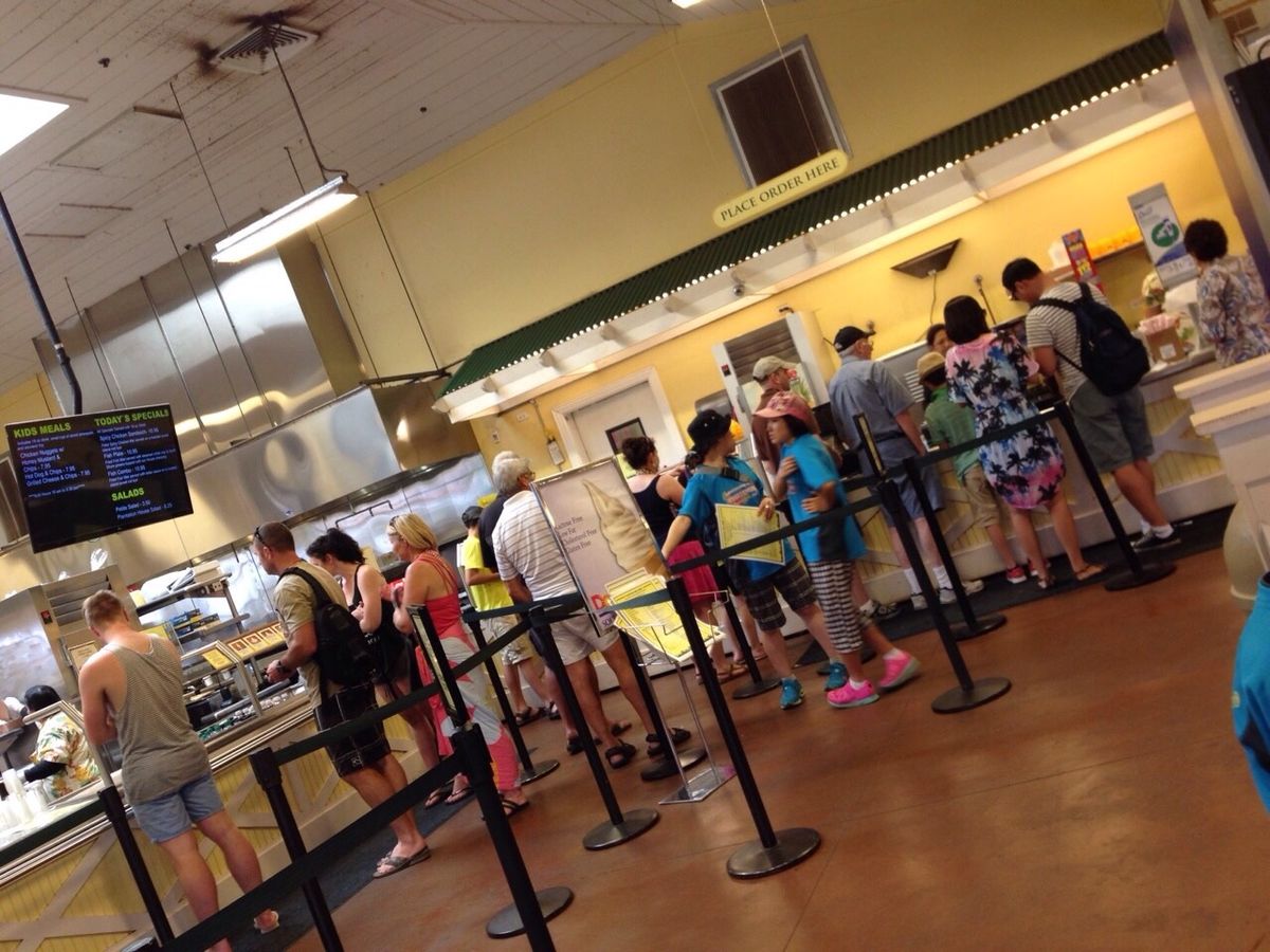 DOLEプランテーションでランチ
ここ来たらパイナップルジュースとアイス...