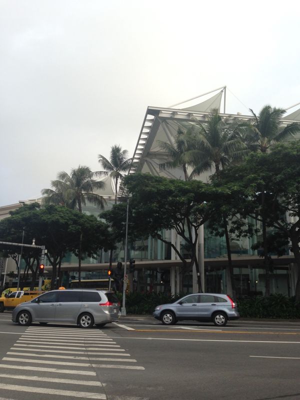 アメリカ(米国)・ホノルル「家族でホノルルマラソン」の写真：マラソンゼッケン引き換えにアラモアナコン...