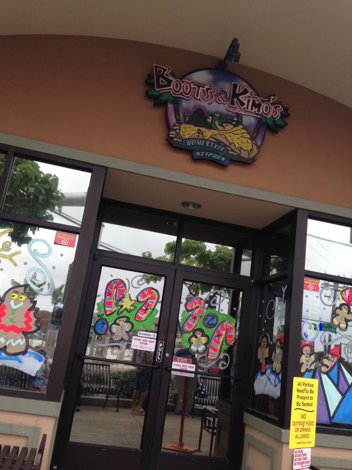 男子チームと女子チームに分かれ、男子チームはココヘッドクレーターへ、私は娘...