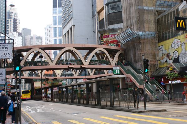 香港・香港「2017年香港」の写真：銅鑼湾のこの円形の歩道橋？が好きでいつも...