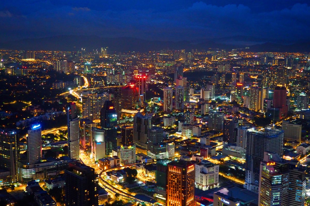 KLタワーのスカイデッキから見たクアラルンプールの夜景。