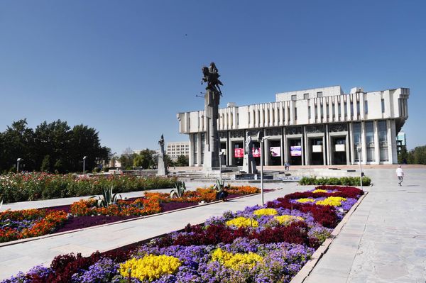キルギスタン・Bishkek「中央アジア旅(キルギス)」の写真：キルギスの首都 ビシュケク。
あまり大し...