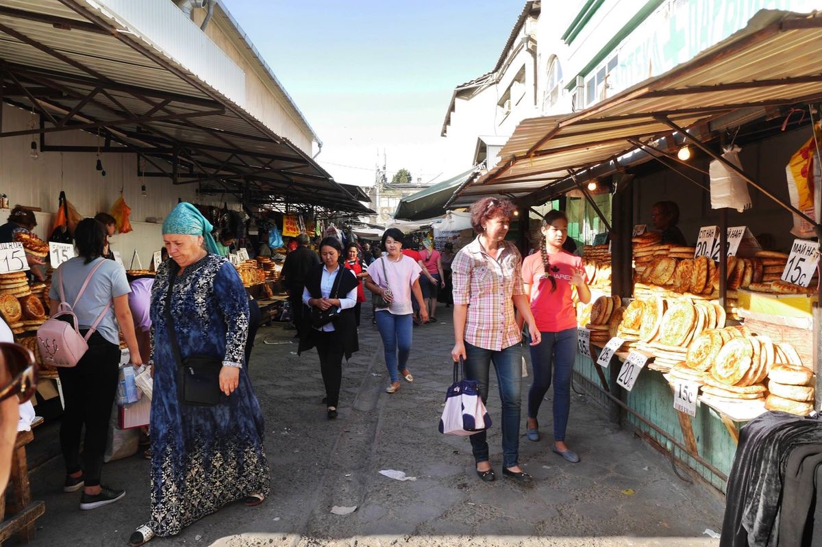 キルギスの首都 ビシュケク。
あまり大した見どころはないですが、それがまた良い。