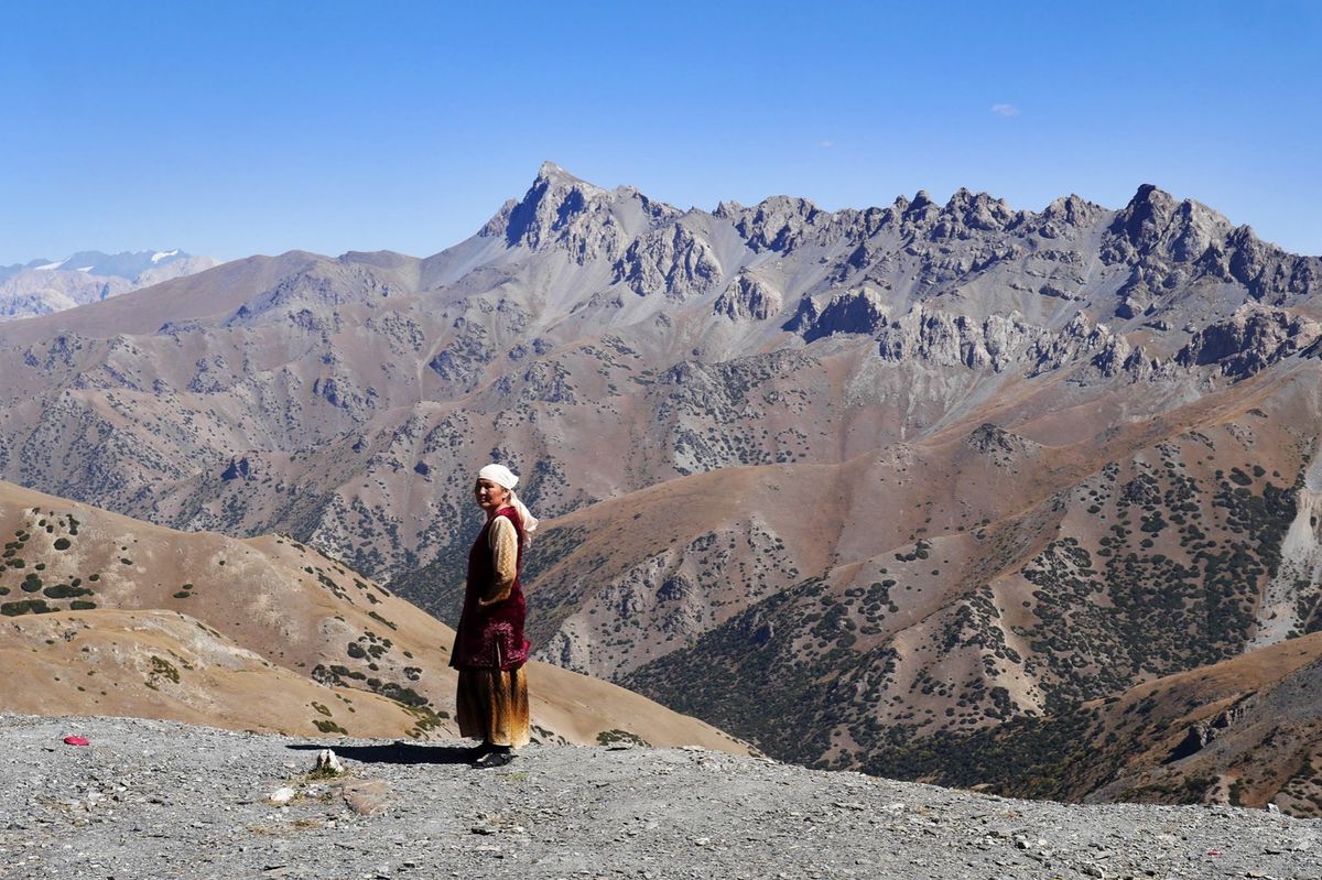 キルギス南部の山々の風景。タジキスタンからキルギスのオシュへ抜けた。
どん...