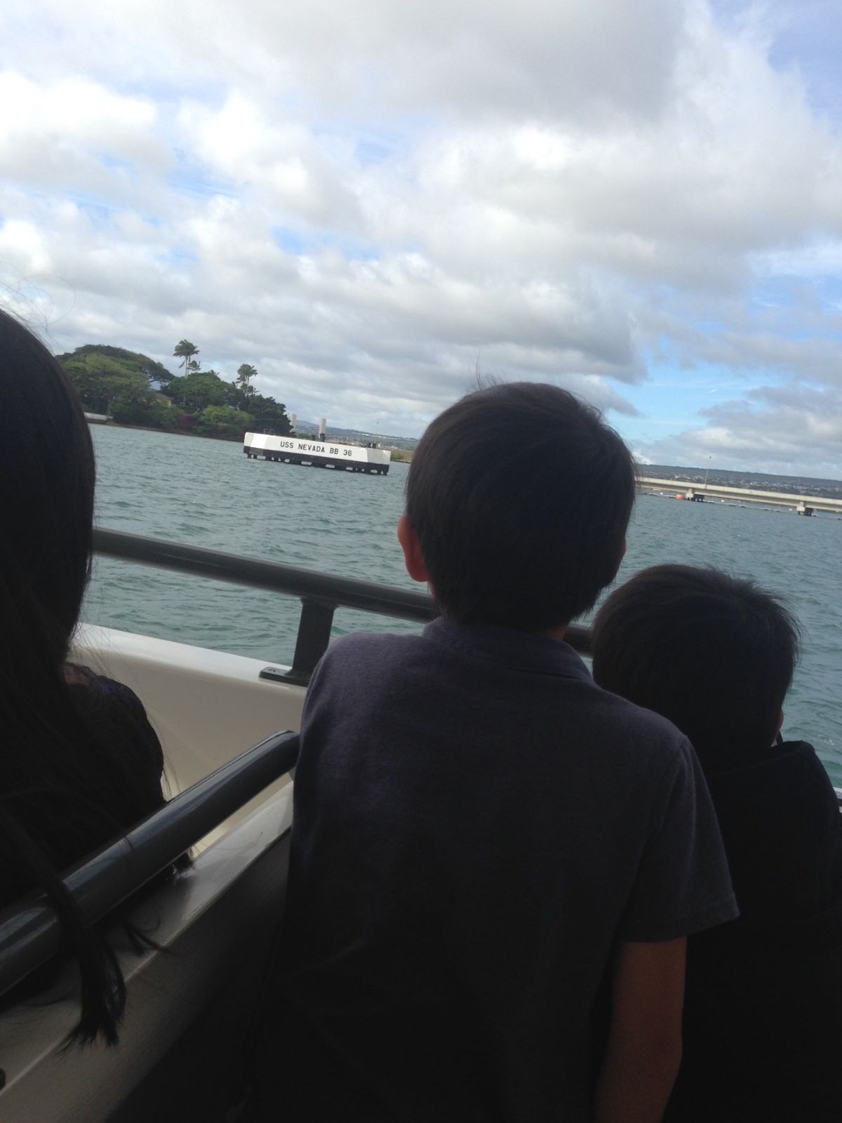 パールハーバーへ。
子供達もそれぞれ何か思うものがあった様子。
ＤＳ持...