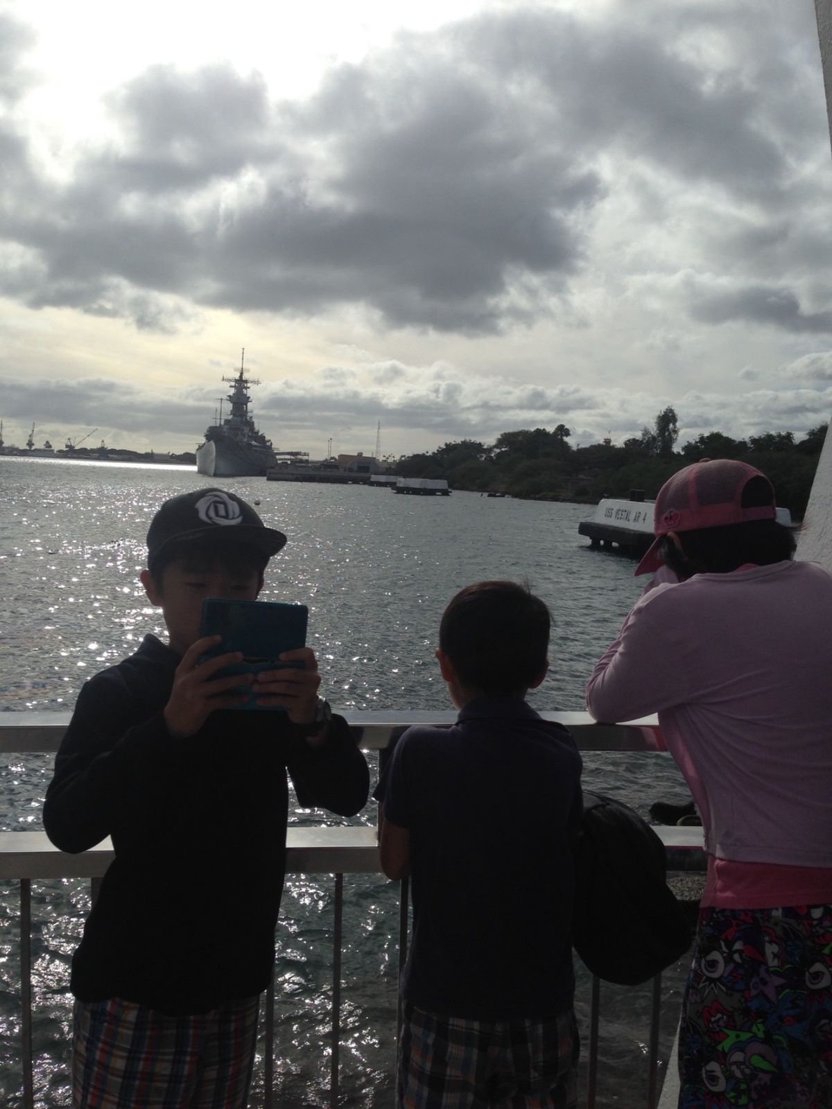 パールハーバーへ。
子供達もそれぞれ何か思うものがあった様子。
ＤＳ持...