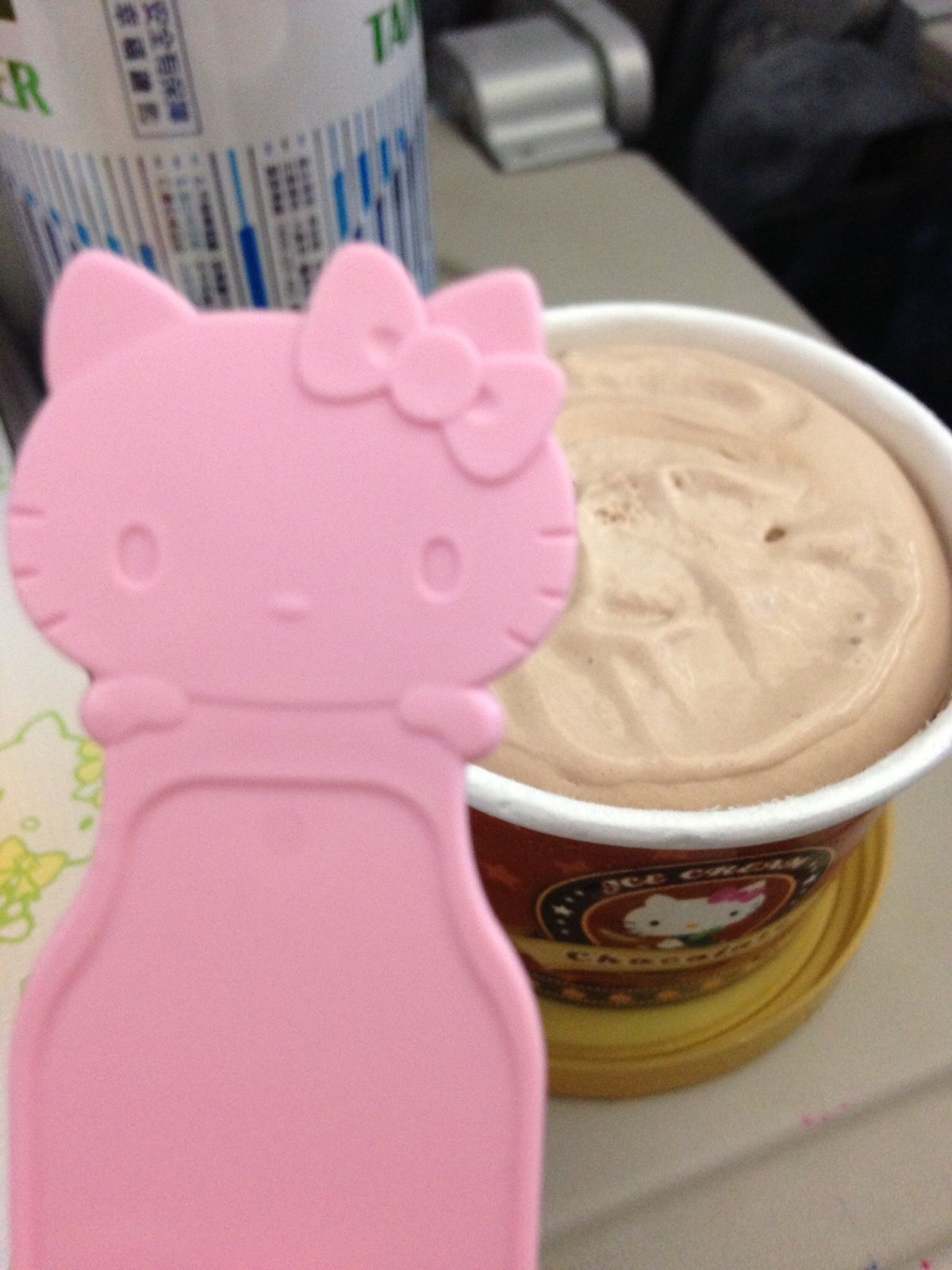 エバー航空
話には聞いていたけど、どこもかしこもキティちゃん