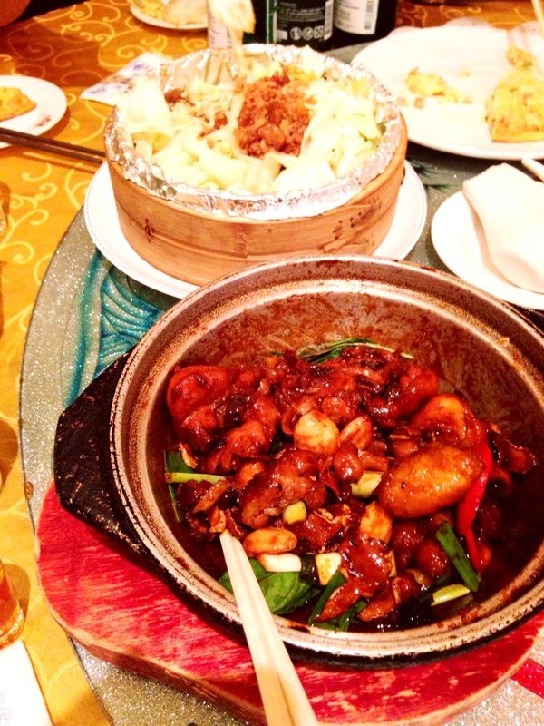 台湾・台北、九份「社員旅行」の写真：家庭的な台湾料理の「阿美飯店」
この後...