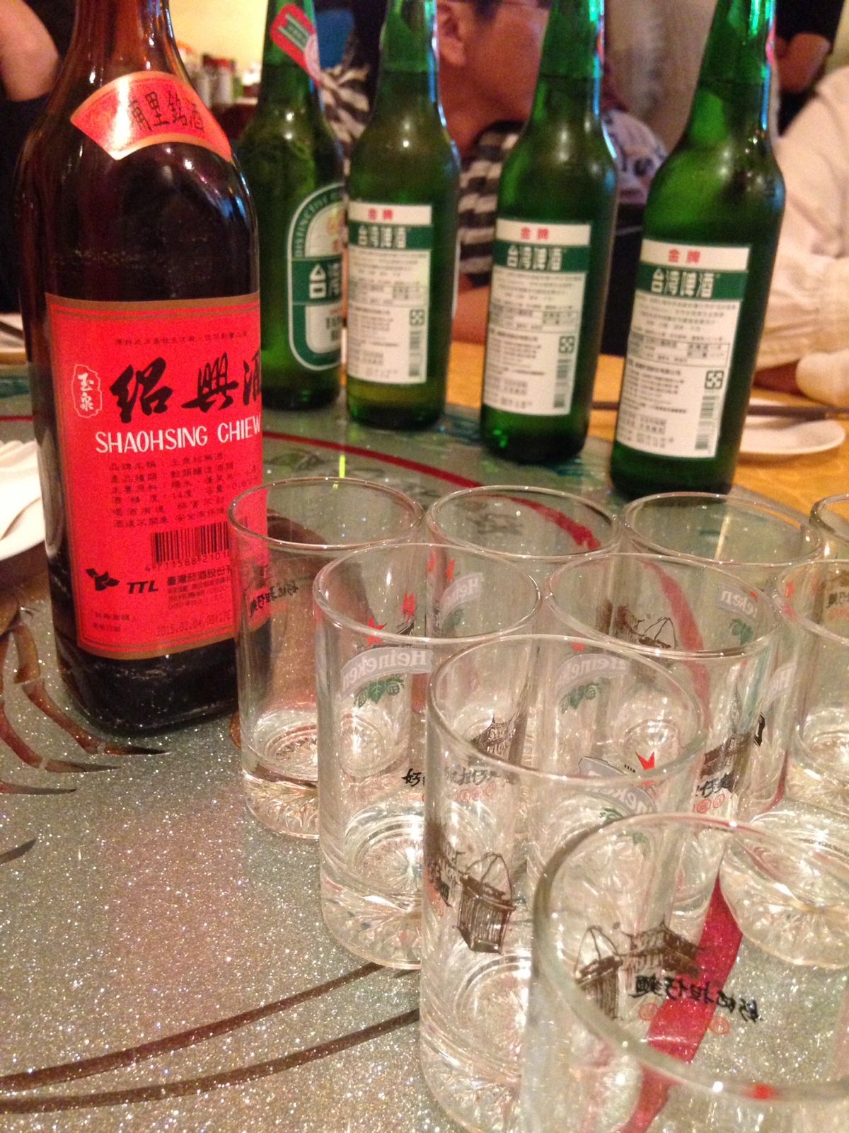 家庭的な台湾料理の「阿美飯店」
この後市場へ行くので食べすぎない様に…な...