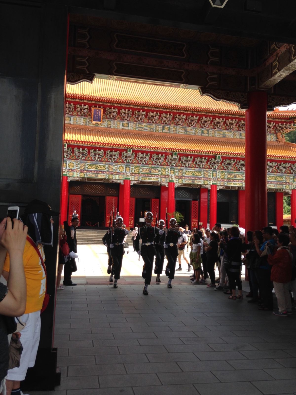 「忠烈祠」
日本で言うところの靖国みたいな場所。
衛兵は微動だにしない...