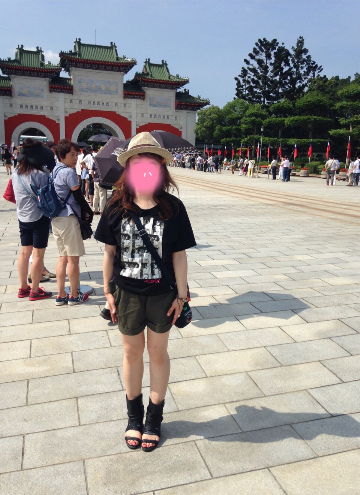 「忠烈祠」
日本で言うところの靖国みたいな場所。
衛兵は微動だにしない...