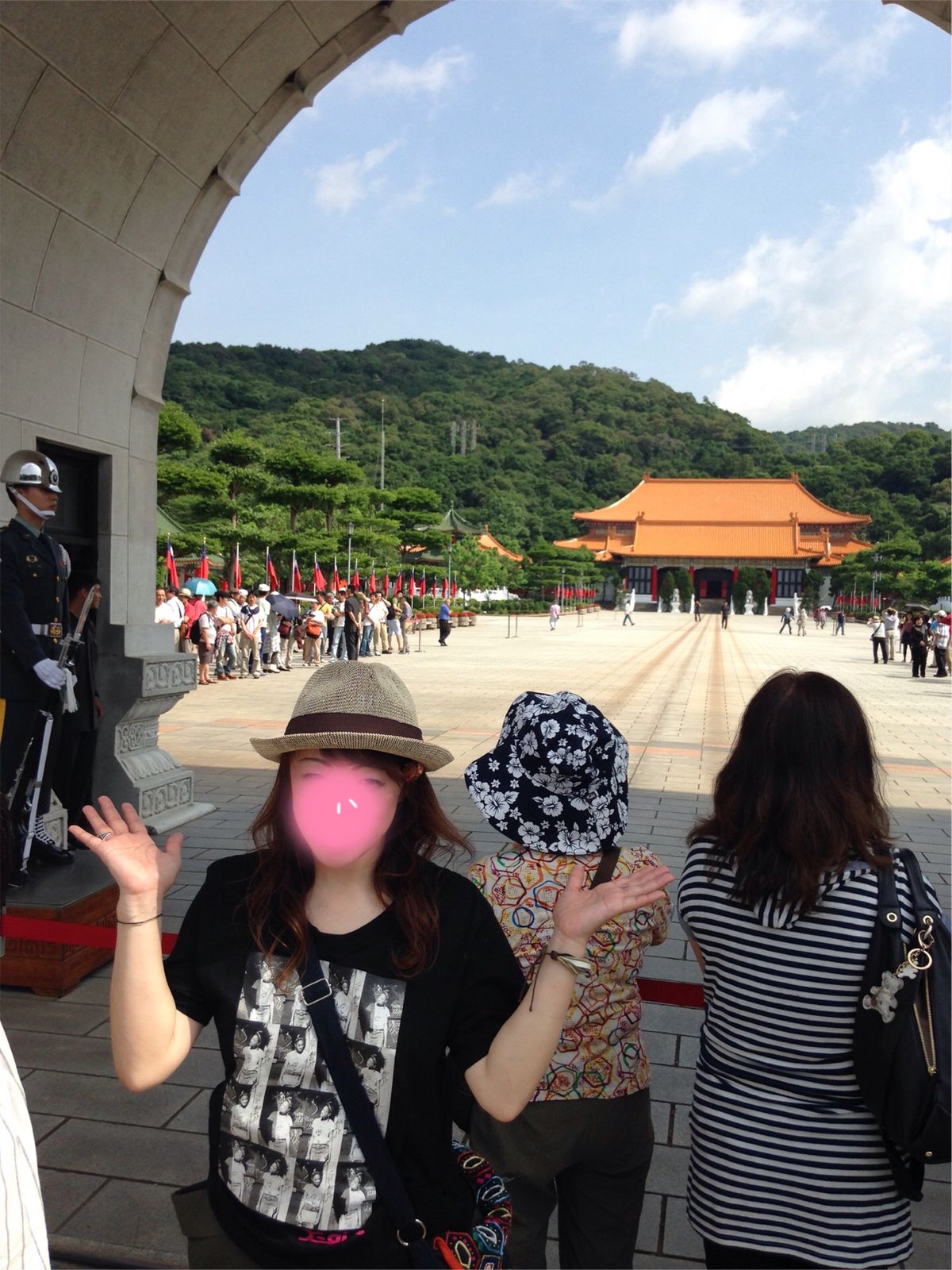 「忠烈祠」
日本で言うところの靖国みたいな場所。
衛兵は微動だにしない...