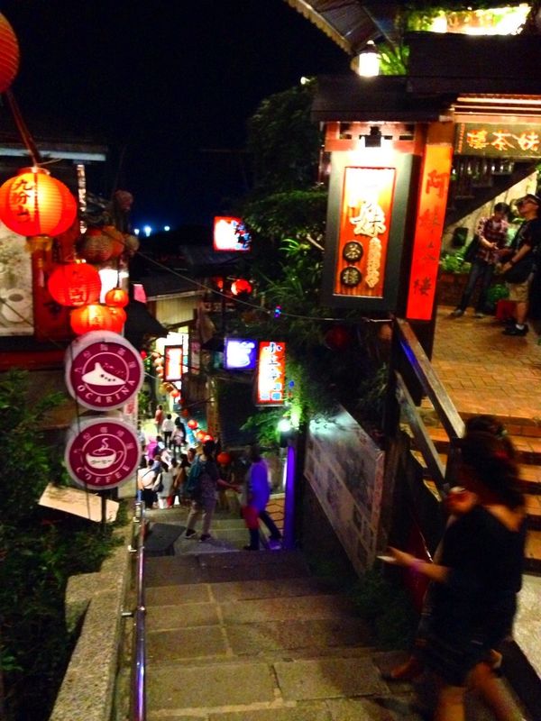 台湾・台北、九份「社員旅行」の写真：九份つづき
あまりに喉が渇いて、まだ日...