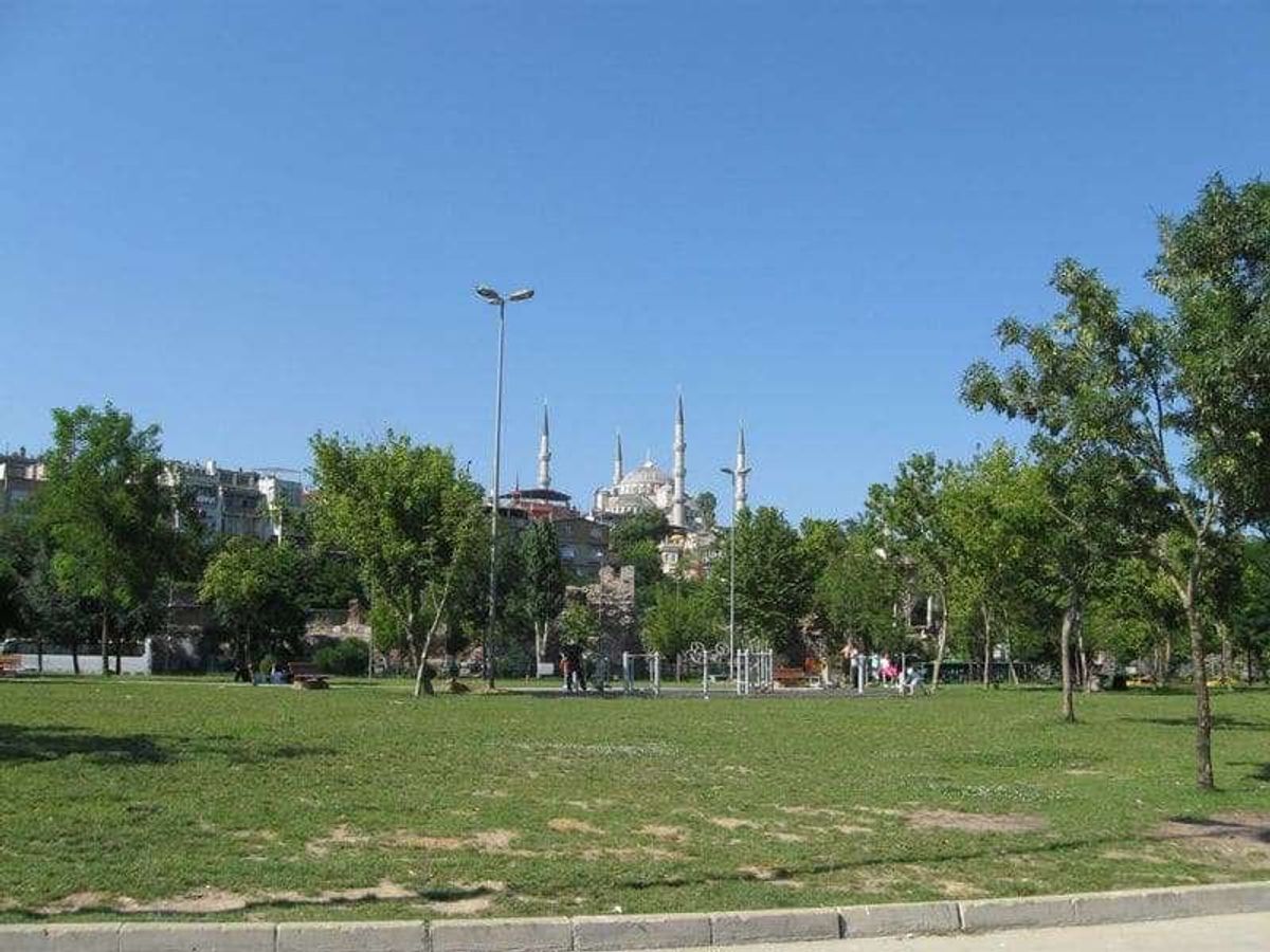 イスタンブルの南岸、マルマラ海に面した公園