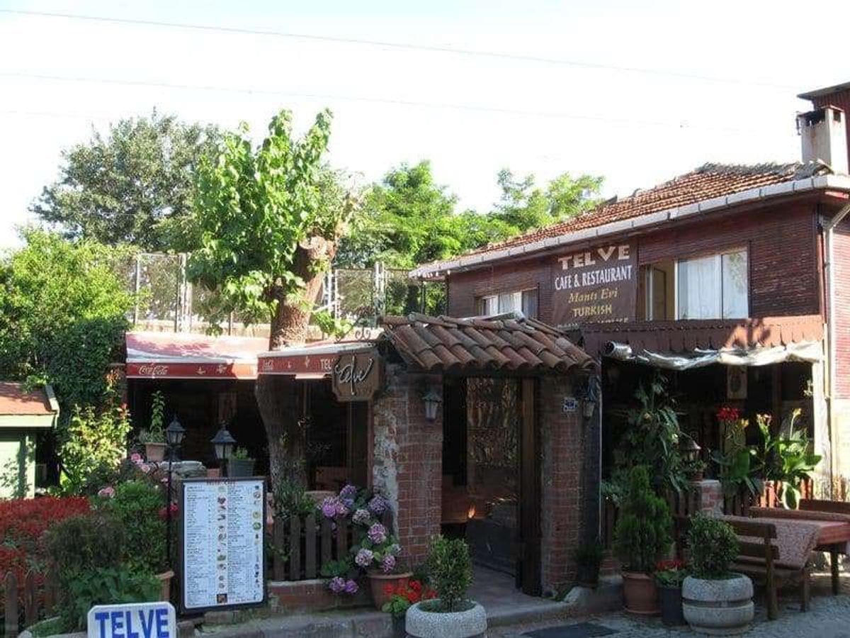 トルコ料理のレストランでお茶しながら、ギターあったのでのんびりさせてもらい...