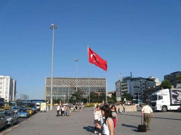 トルコ・イスタンブール「2010年 イスタンブル　1泊2日。好調な経済と伝統的な町並みのバランスを見た」の写真：訪問した後、2013年にエルドアン首相の...