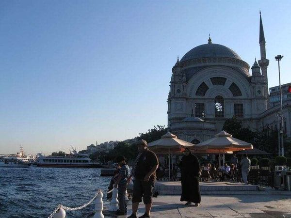 トルコ・イスタンブール「2010年 イスタンブル　1泊2日。好調な経済と伝統的な町並みのバランスを見た」の写真：ボスポラス海峡