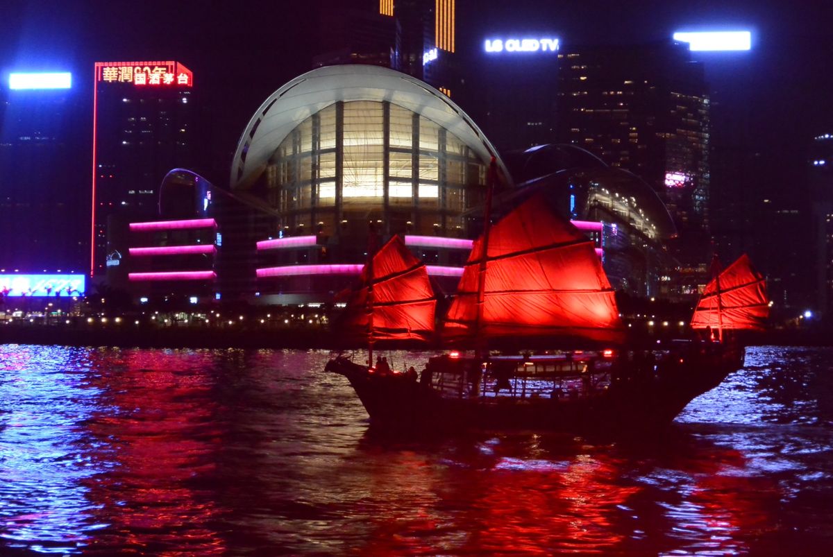 今回は香港が初めての人が同行だったので夜景を見せようとアクアルナに乗船。綺...