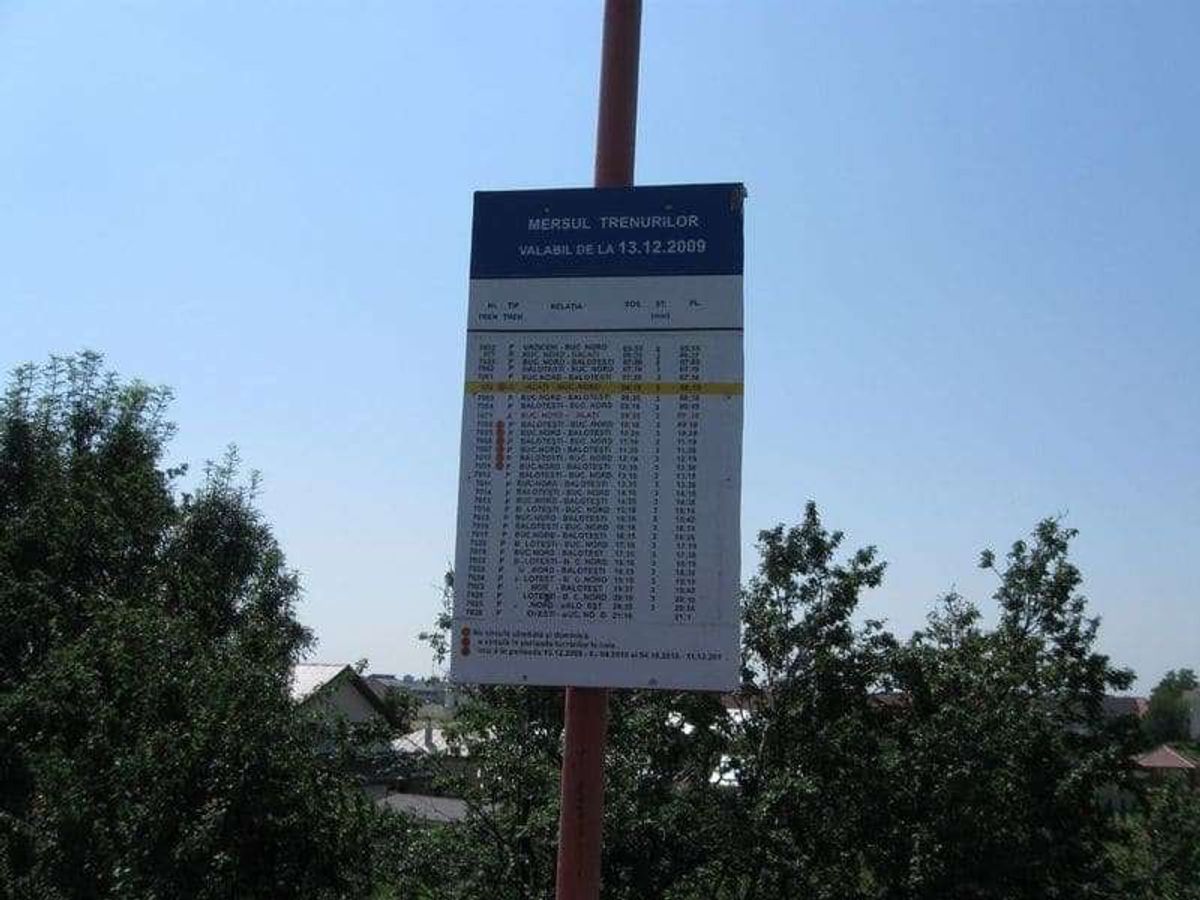 空港から市内行きは鉄道を選んだら、空港からシャトルバス（ワゴン）で最寄り駅...