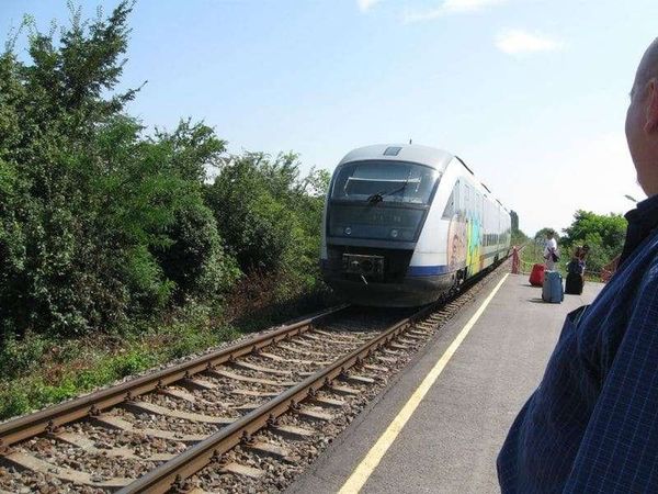 ルーマニア・ブカレスト「2010年 ルーマニア　ブカレスト訪問　チャウシェスクの落とし子　1989年共産主義独裁政権打倒」の写真：電車は新車が来ました