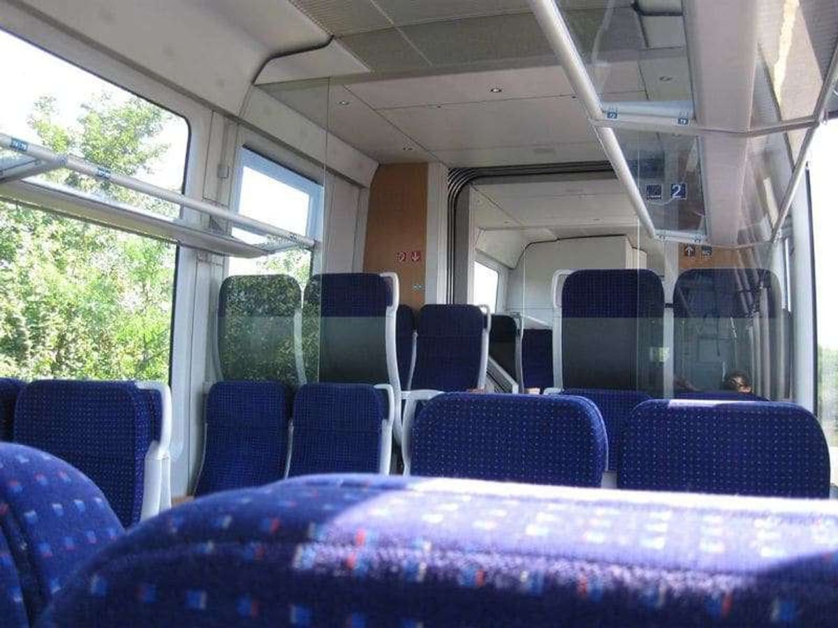 電車は新車が来ました