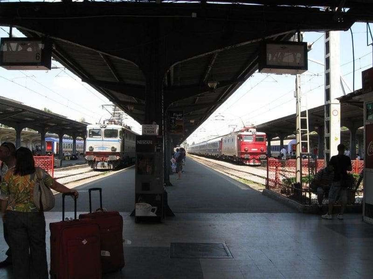 ブカレストノルド駅
駅で夜行の切符を買う時、
１人の駅員は「tomorro...