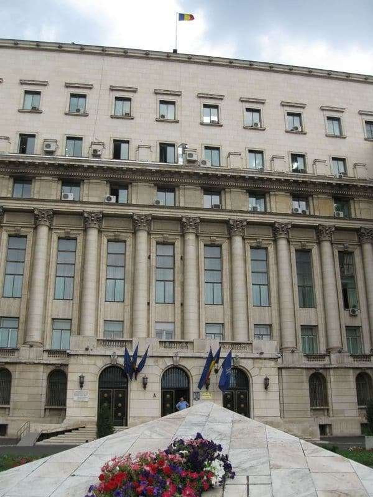 旧共産党本部（現労働省）
チャウシェスクはここからヘリコプターで逃亡を試み...