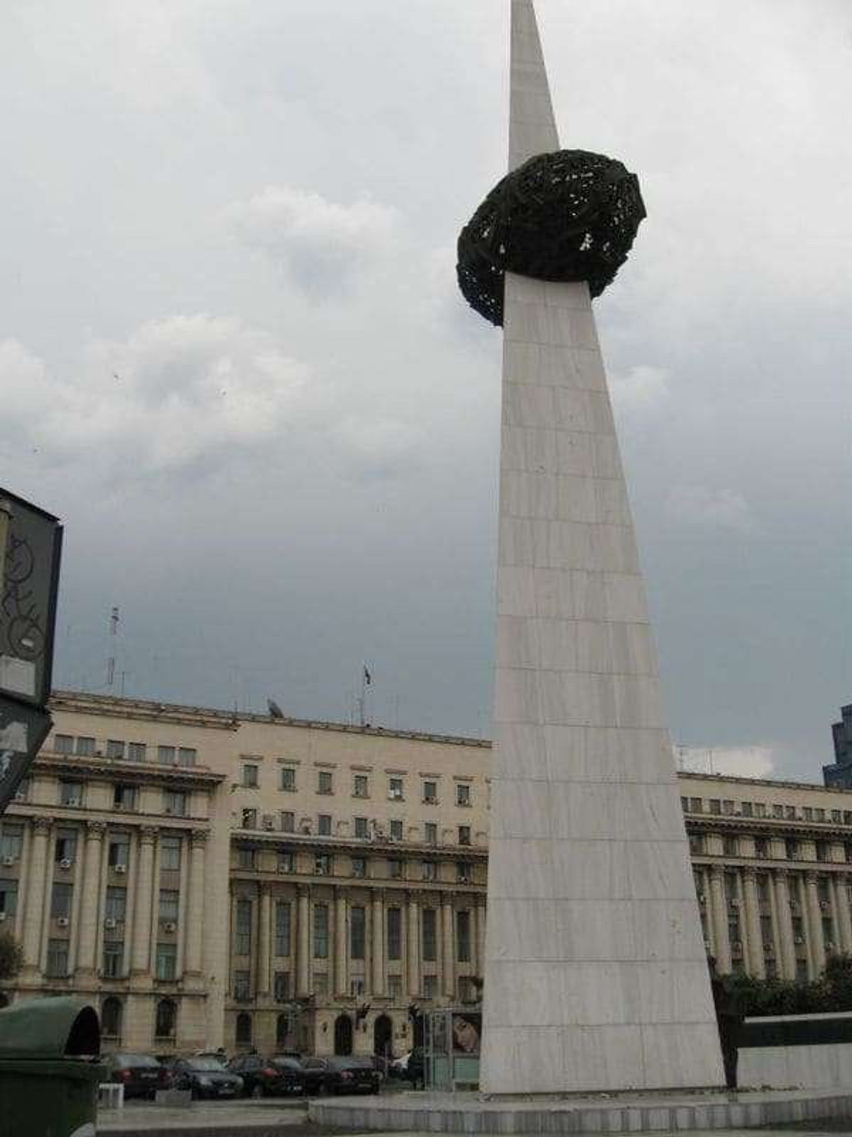 旧共産党本部（現労働省）
チャウシェスクはここからヘリコプターで逃亡を試み...