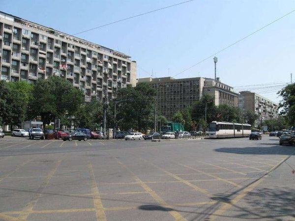 ルーマニア・ブカレスト「2010年 ルーマニア　ブカレスト訪問　チャウシェスクの落とし子　1989年共産主義独裁政権打倒」の写真：ブカレスト市内