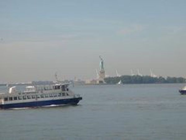 アメリカ(米国)・ニューヨーク「ボイスレッスンinハーレム」の写真：フェリーに乗ってリバティ島へ。
自由の...