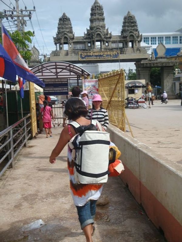 カンボジア・シェムリアップ「カンボジア」の写真：国境越えしてシェムリアップへ
到着したら...