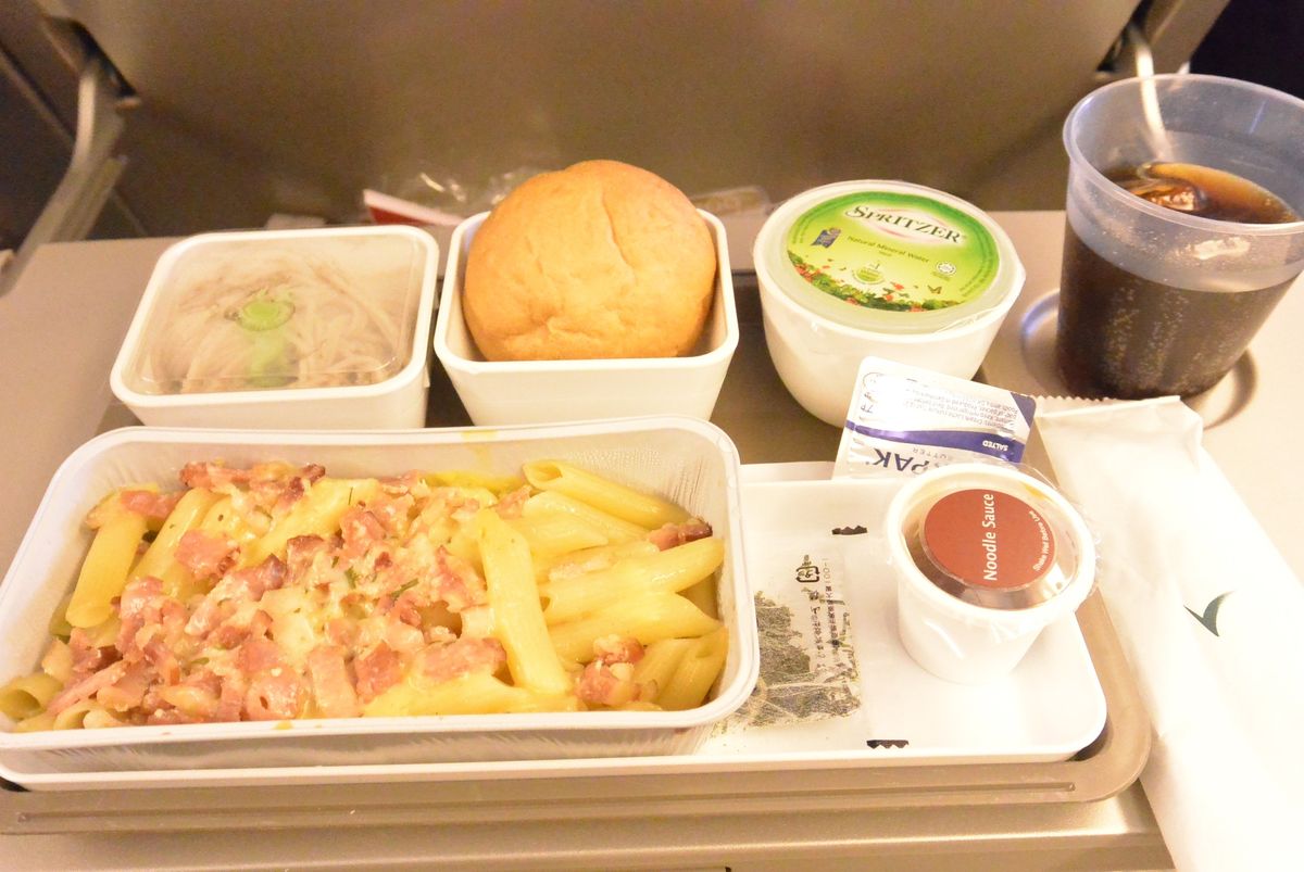 帰国日の朝は定番のお粥で。朝の九龍公園は気持ち良いです。昼には飛行機に乗っ...