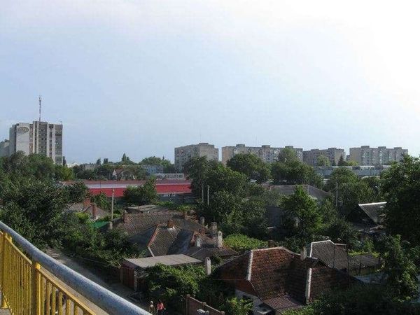 モルドバ共和国・ティラスポリ「2010年 沿ドニエストル共和国 地図にない国 ロシアよりもソ連、ソ連の核兵器が眠る国、日帰り入国」の写真:古い一軒家の区域