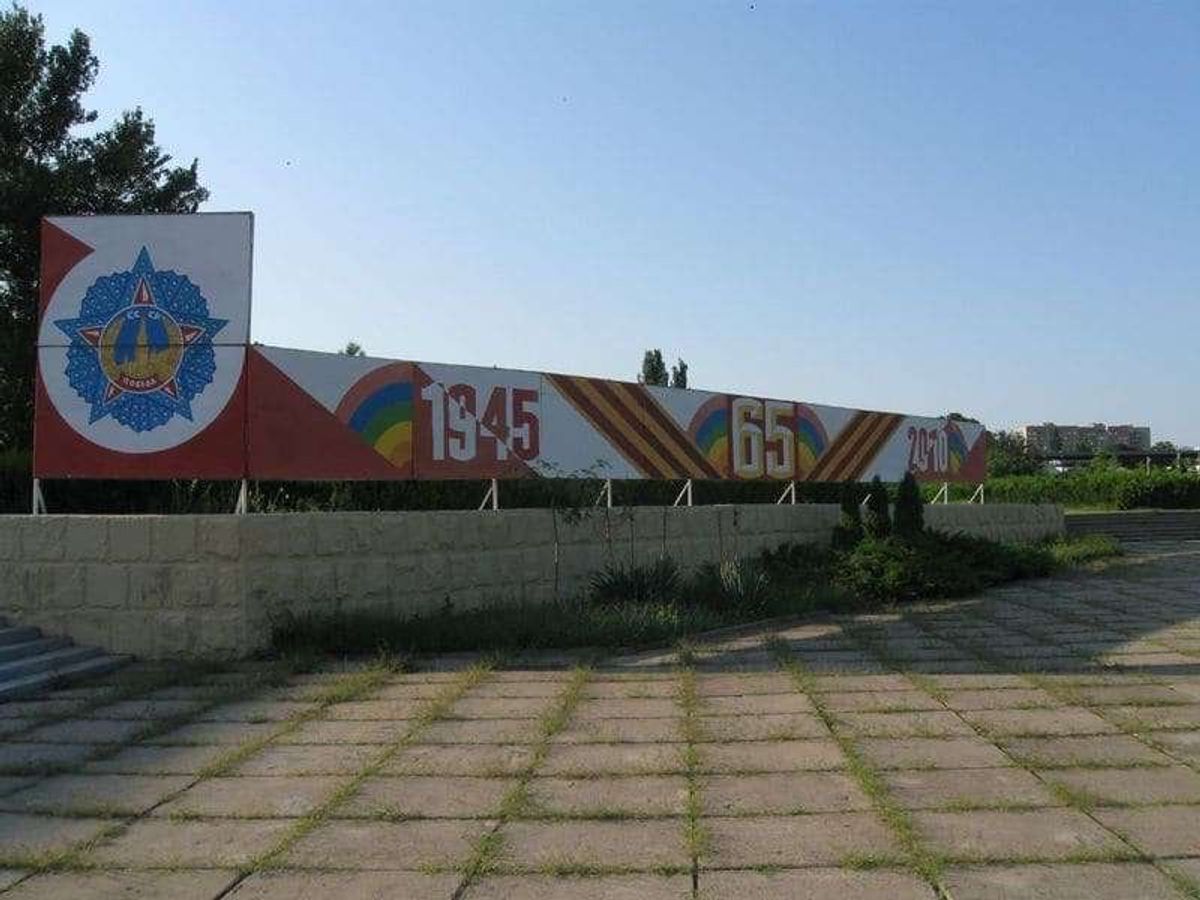 未だにこんなことしています。
ソ連戦勝65周年です。