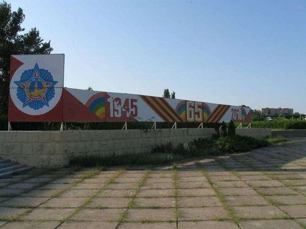 モルドバ共和国・ティラスポリ「2010年 沿ドニエストル共和国 地図にない国 ロシアよりもソ連、ソ連の核兵器が眠る国、日帰り入国」の写真:未だにこんなことしています。
ソ連戦勝6...