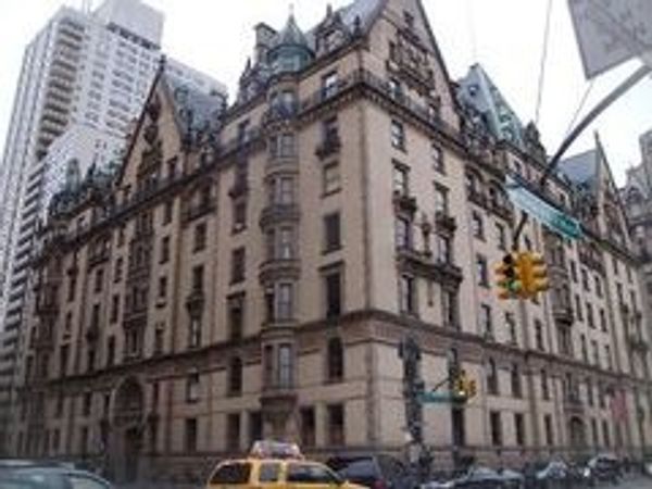 アメリカ(米国)・ニューヨーク「ボイスレッスンinハーレム」の写真：ダコタハウスはセントラルパークウェストサ...