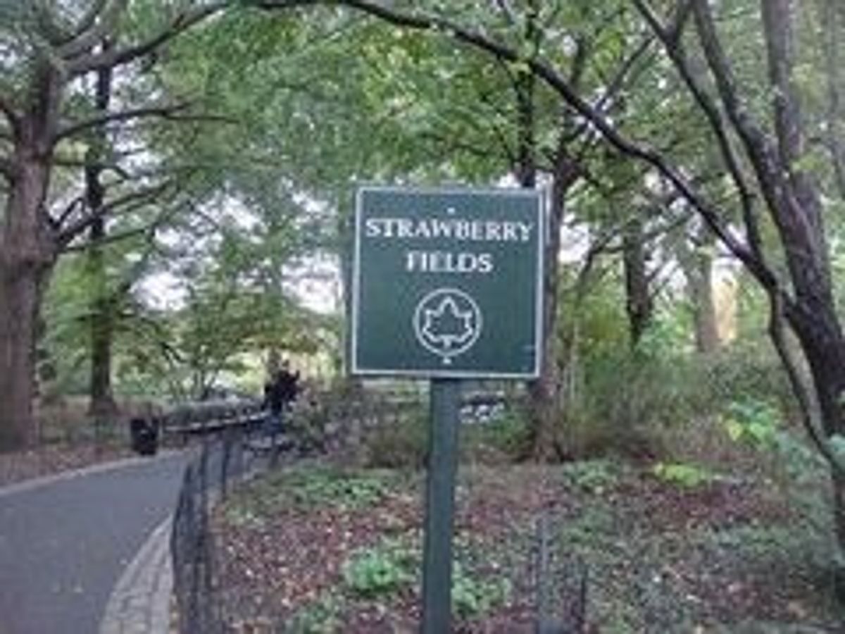 ストロベリーフィールズの看板。
イマジンのレリーフ。
セントラルパーク...