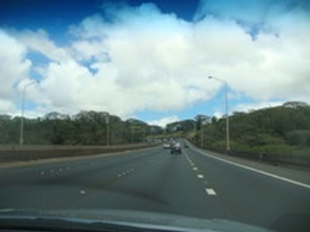 空港でレンタカーを借りて、ハワイ初ドライブ。